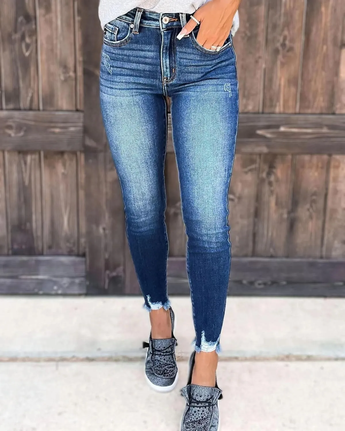 Womens Jeans with Tassels Street Fashion Denim Jeans Skinny Fit and Burrs Blue Retro Art Jeans for Women
